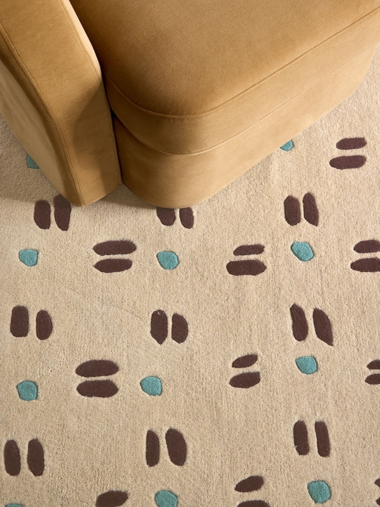 Modern Beige Area Rug with Geometric Dot & Dash Pattern – Hand-Tufted Wool Carpet for Living Room, Bedroom & Contemporary Home Decor