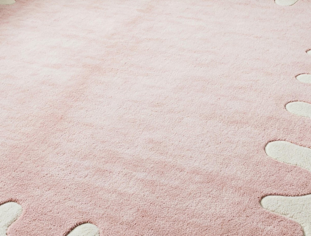 Modern Pink Wavy Edge Area Rug – Soft Plush Aesthetic Carpet for Living Room & Bedroom