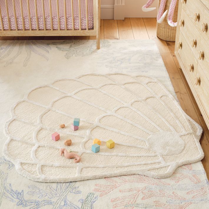 Seashell Shaped Hand-Tufted Rug | Coastal Beach House Accent Carpet | Nautical Ocean Inspired Area Rug for Living Room, Nursery