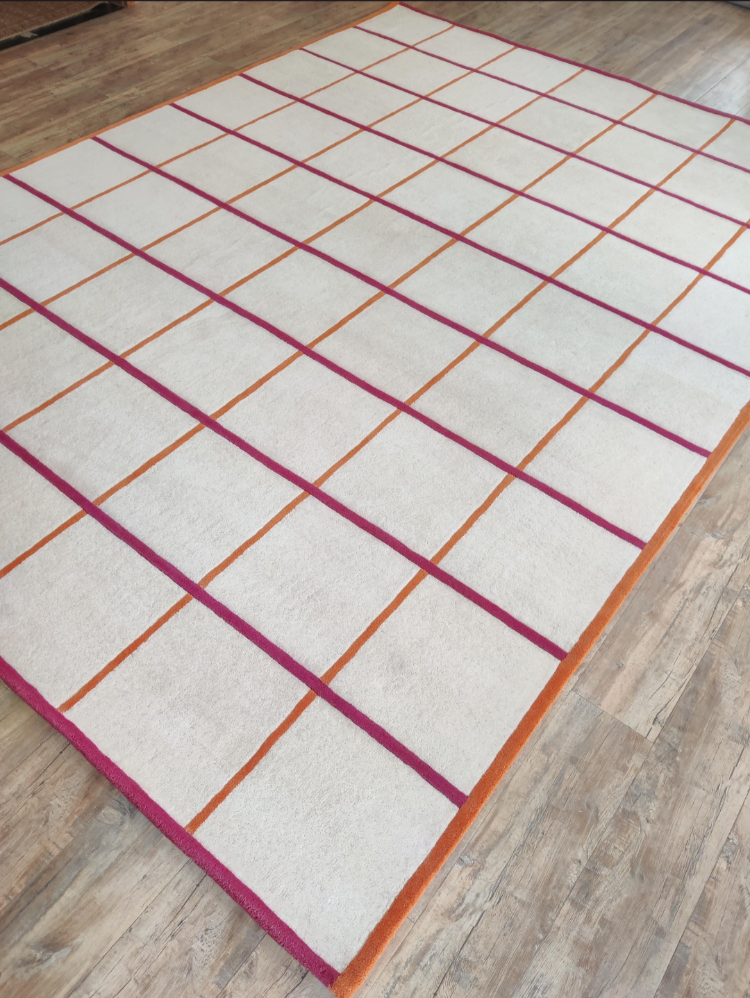 Handmade Grid Pattern Rug – Modern Tufted Area Carpet, Minimalist Cream Rug with Orange & Red Lines, Contemporary Geometric Home Decor