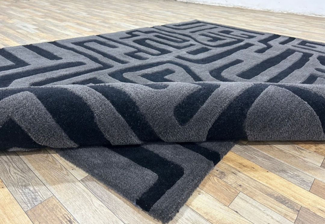 Modern Geometric Black and Grey Hand-Tufted Wool Rug | Soft Abstract Maze Pattern Carpet for Living Room & Bedroom Décor