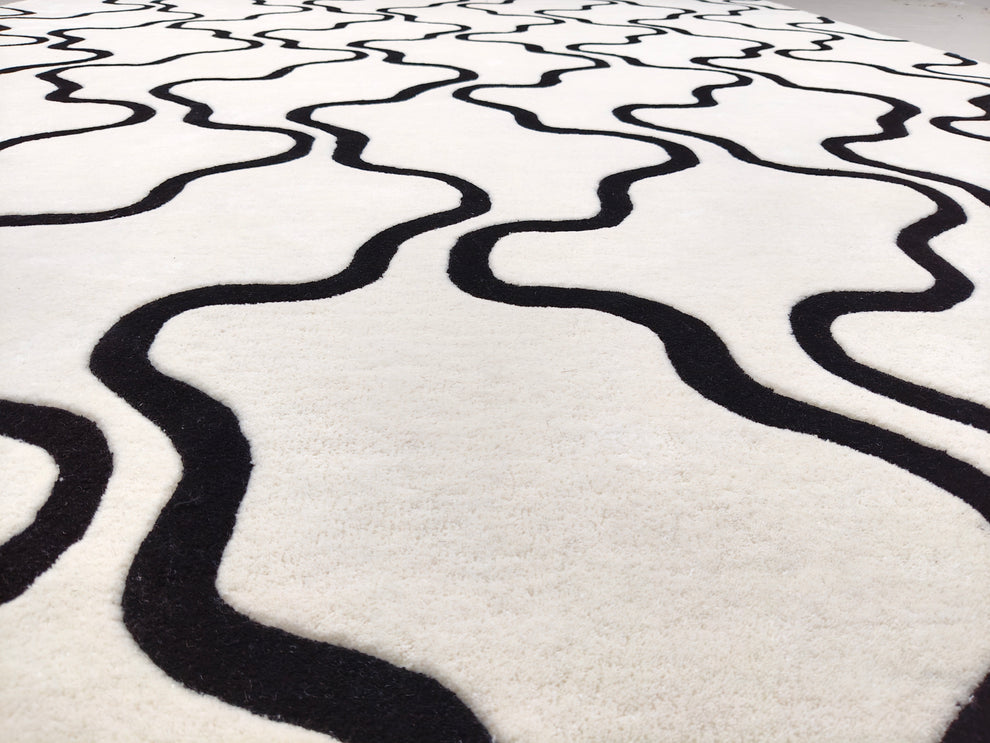 White and Black Wavy Line Area Rug – Modern Hand-Tufted Wool Carpet with Abstract Pattern for Living Room, Bedroom & Contemporary Home Décor