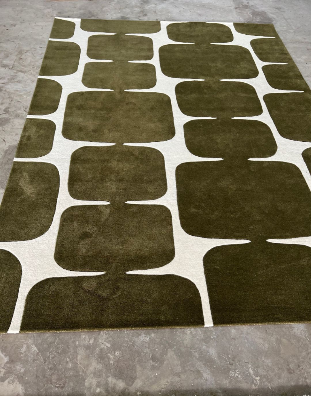 Modern Geometric Olive Green Rug – Abstract Grid Pattern Nuha Rugs