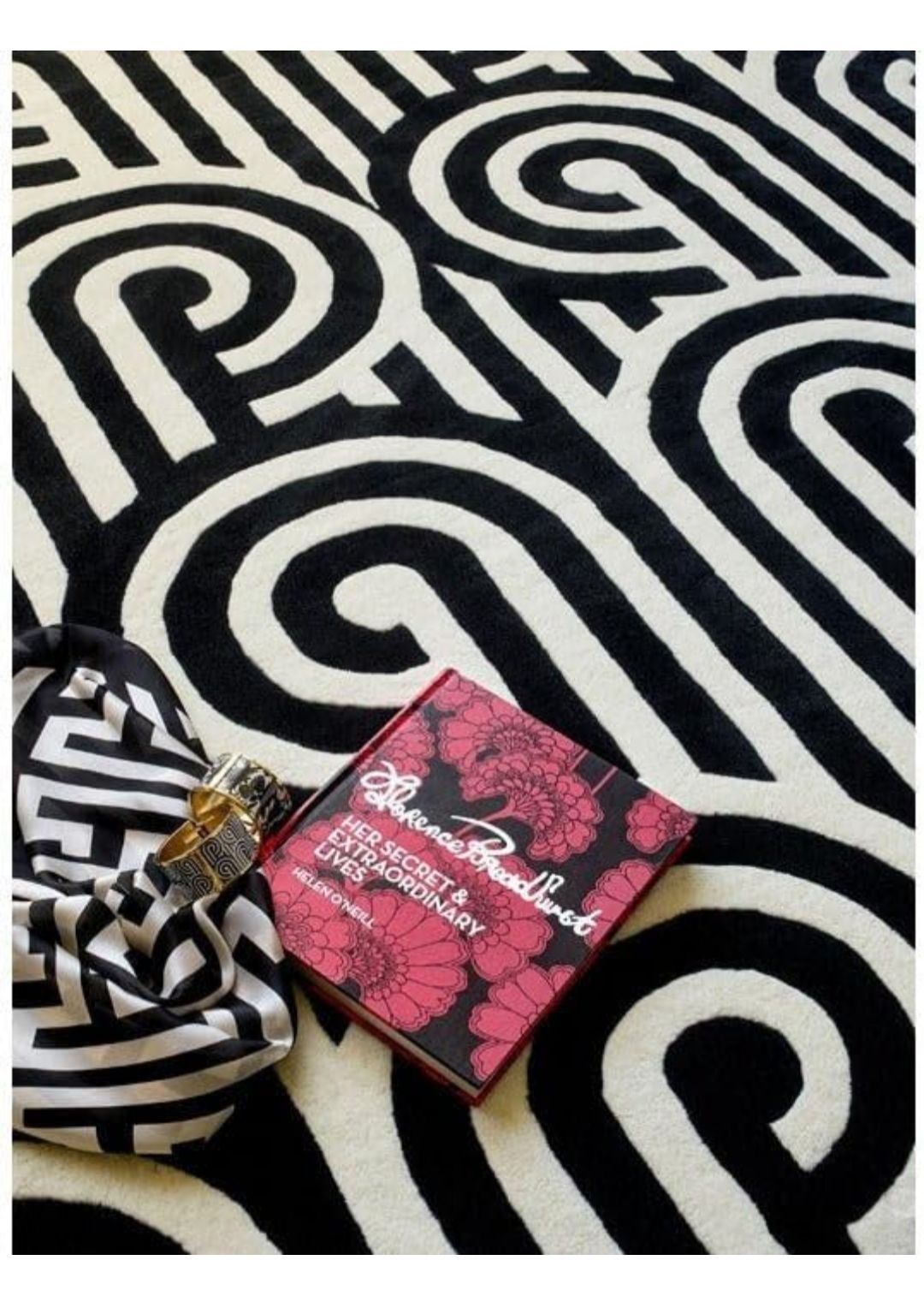 Modern Black and White Geometric Rug – Hand-Tufted Wool Area Carpet – Retro Arch Pattern for Living Room or Bedroom Decor