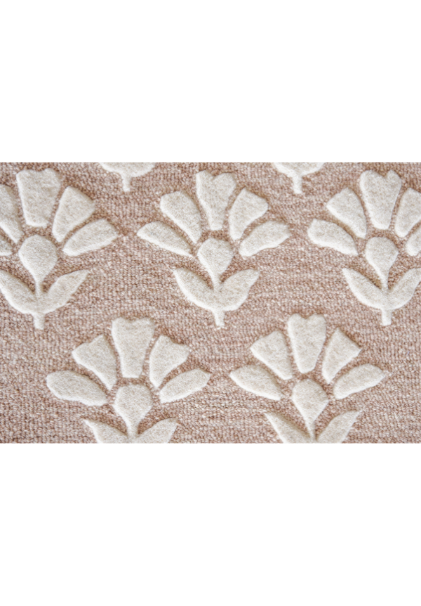 Handmade Scalloped Floral Wool Rug – Soft Beige & White Textured Carpet for Living Room, Bedroom & Nursery Decor