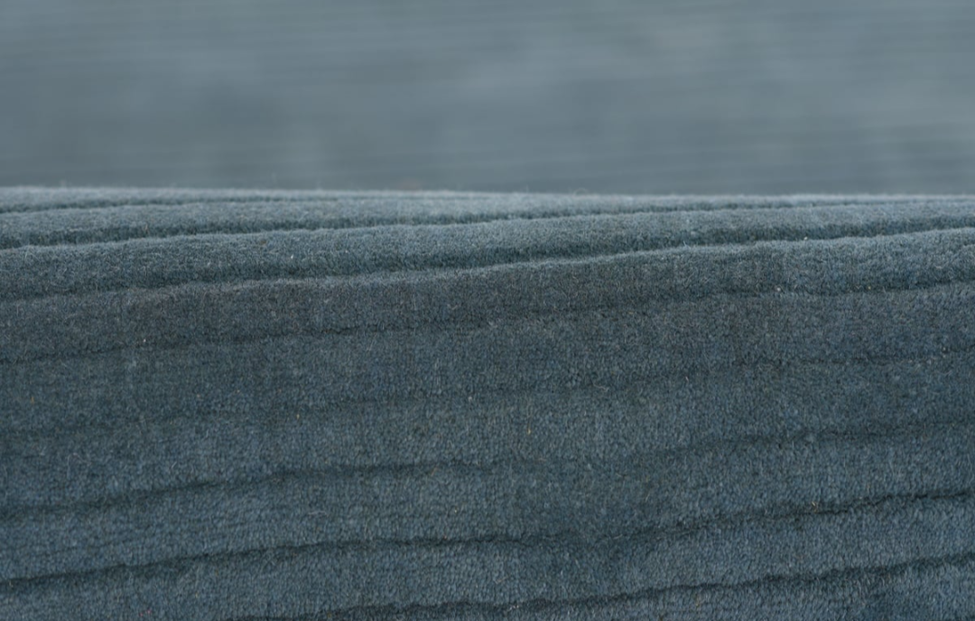 Modern Hand-Tufted Carpet in Deep Teal – Luxurious, Textured Floor Rug for Living Room, Bedroom & Office Décor