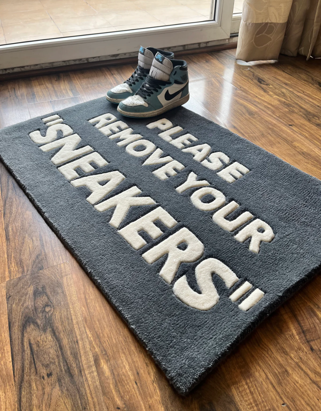Remove your Sneakers Rug