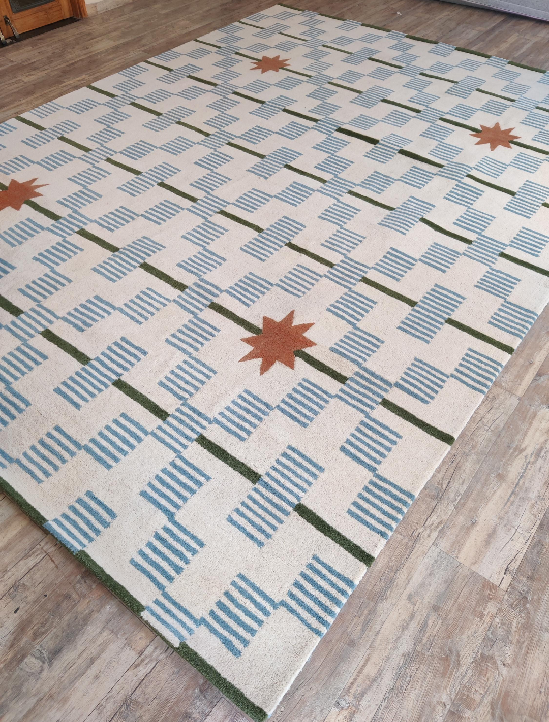 Handmade Geometric Star Rug – Modern Tufted Area Carpet, Blue & Cream Checkered Design with Red Star Motifs, Contemporary Home Decor