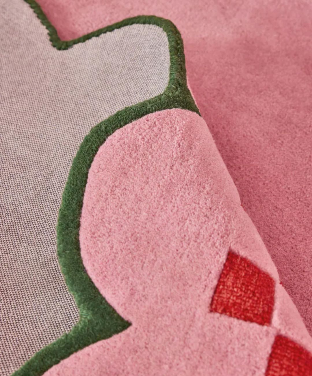 Pink Scalloped Edge Checkered Rug – Retro Aesthetic Handmade Carpet for Living Room, Nursery or Bedroom