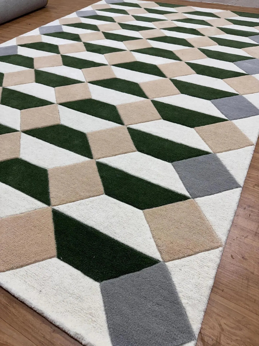 Modern Geometric Wool Area Rug – 3D Illusion Diamond Pattern Carpet in Green, Beige & Grey for Living Room, Bedroom & Contemporary Home Decor