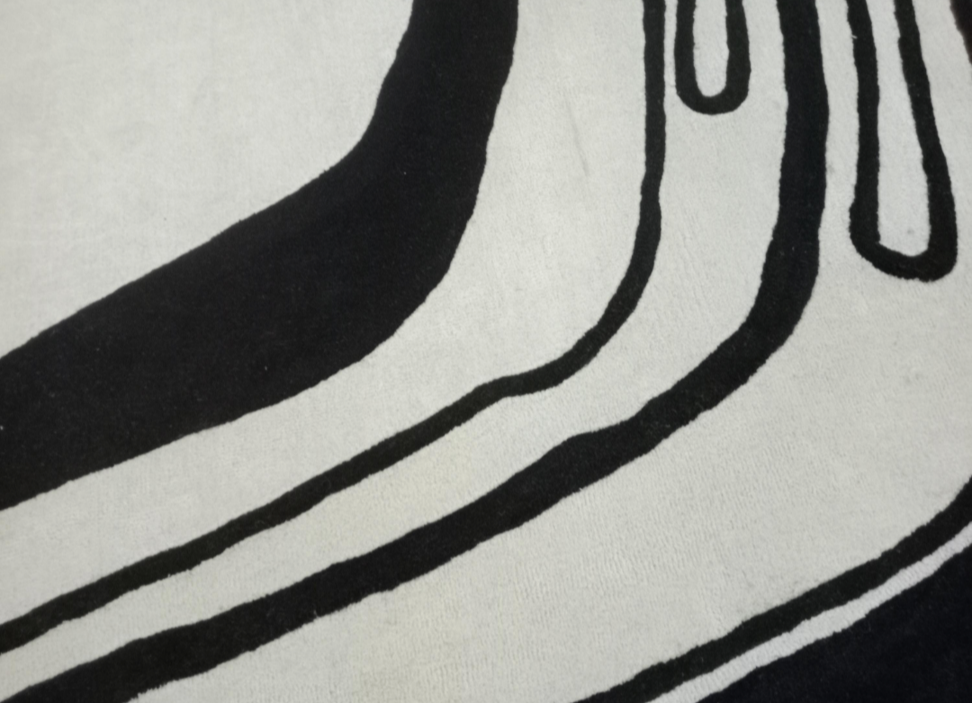 Modern Abstract Hand-Tufted Wool Rug – Black and Beige Artistic Carpet for Living Room or Bedroom