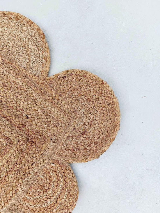 Scalloped Edge Natural Jute Rug – Handmade Eco-Friendly Boho Living Room Carpet | Minimalist Neutral Floor Rug for Modern Home Decor