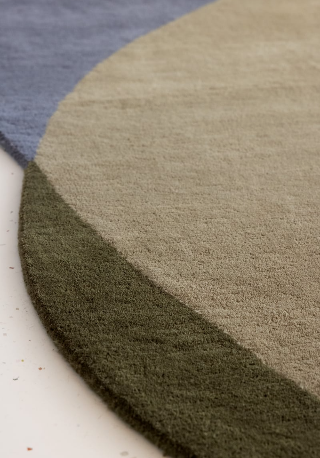 Modern Irregular Shape Abstract Area Rug – Overlapping Blue & Olive Green Contemporary Carpet for Living Room & Bedroom