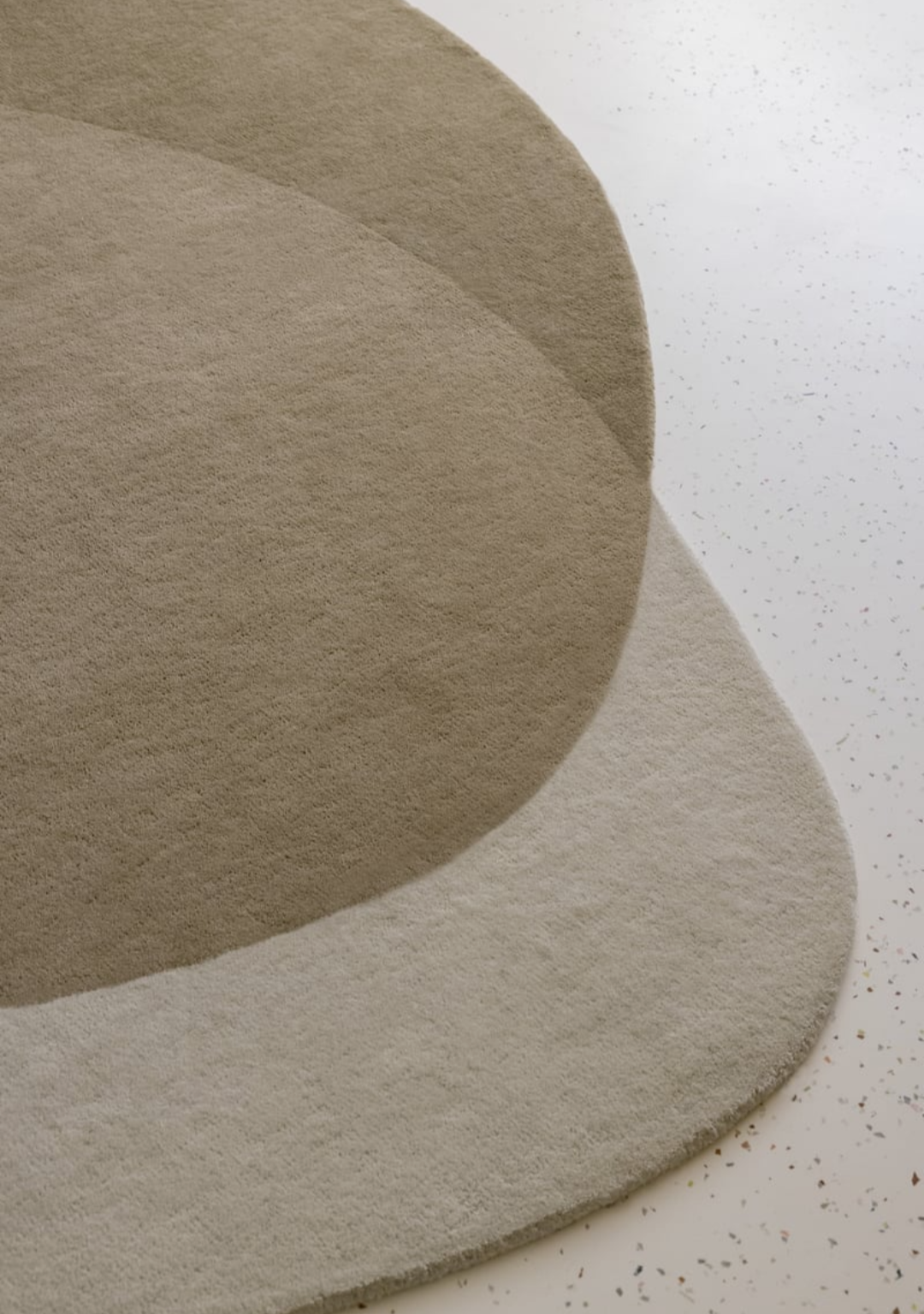 Modern Organic Shape Area Rug – Overlapping Beige & Cream Abstract Design for Contemporary Living Room & Bedroom Décor