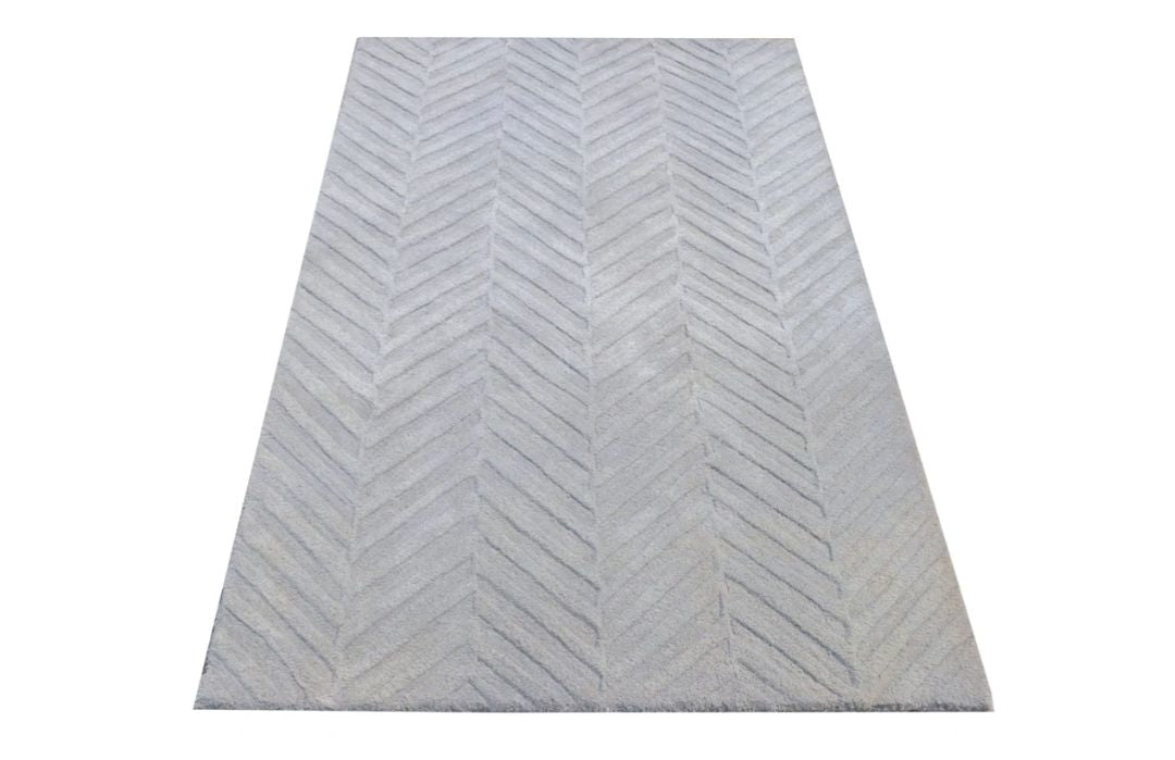 Luxury Silver Chevron Pattern Tufted Rug – Soft & Stylish Carpet for Living Room & Bedroom Decor Nuha Rugs