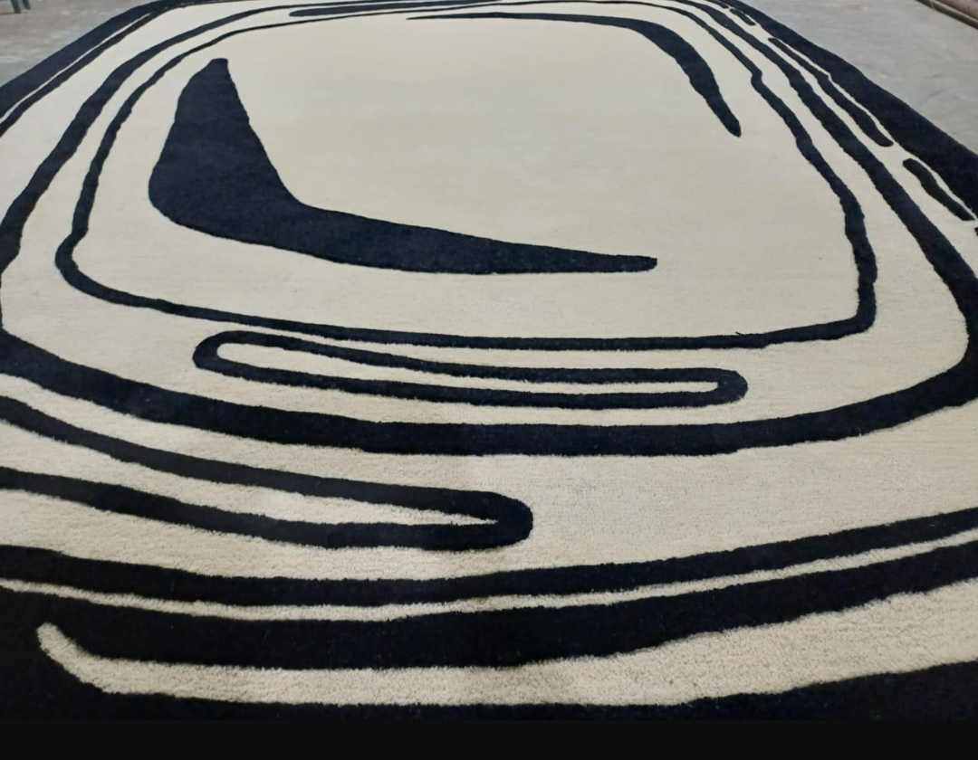 Modern Abstract Hand-Tufted Wool Rug – Black and Beige Artistic Carpet for Living Room or Bedroom