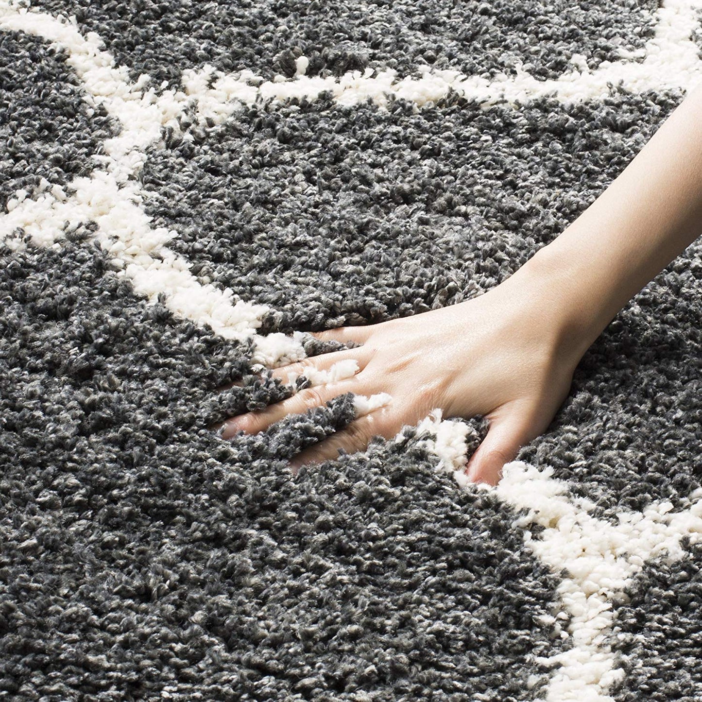 Handcrafted Super Soft Shaggy Grey Ivory Design Carpet Nuha Rugs