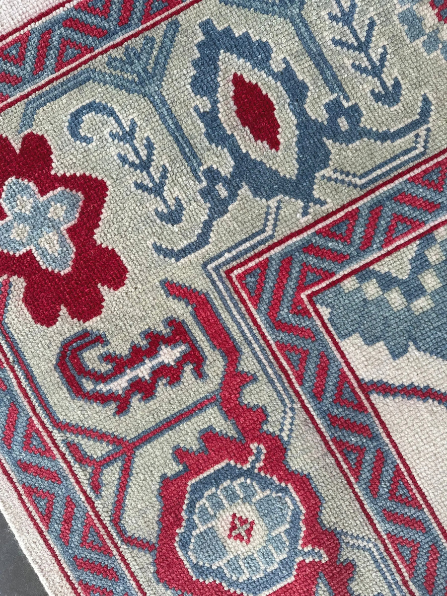 Luxury Hand-Knotted Oushak Rug – Vintage Turkish Design, Soft Wool, Artisan-Made Area Carpet