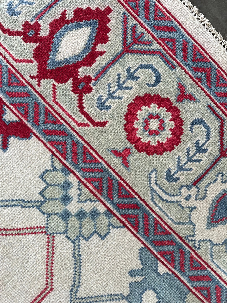 Luxury Hand-Knotted Oushak Rug – Vintage Turkish Design, Soft Wool, Artisan-Made Area Carpet