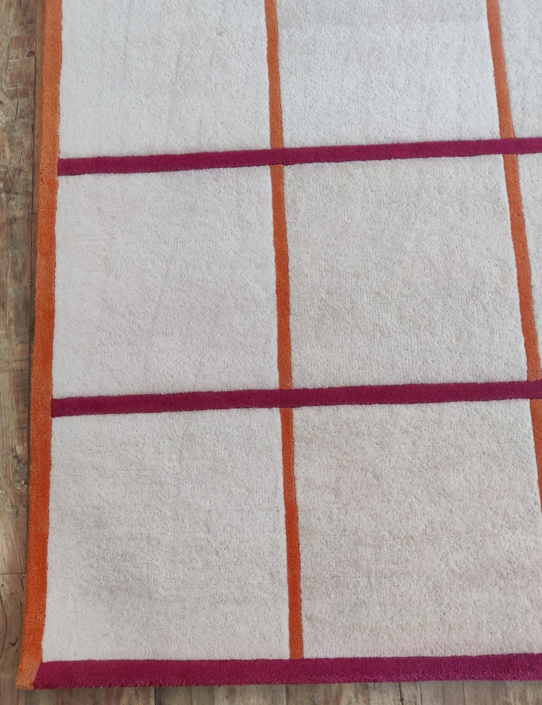 Handmade Grid Pattern Rug – Modern Tufted Area Carpet, Minimalist Cream Rug with Orange & Red Lines, Contemporary Geometric Home Decor