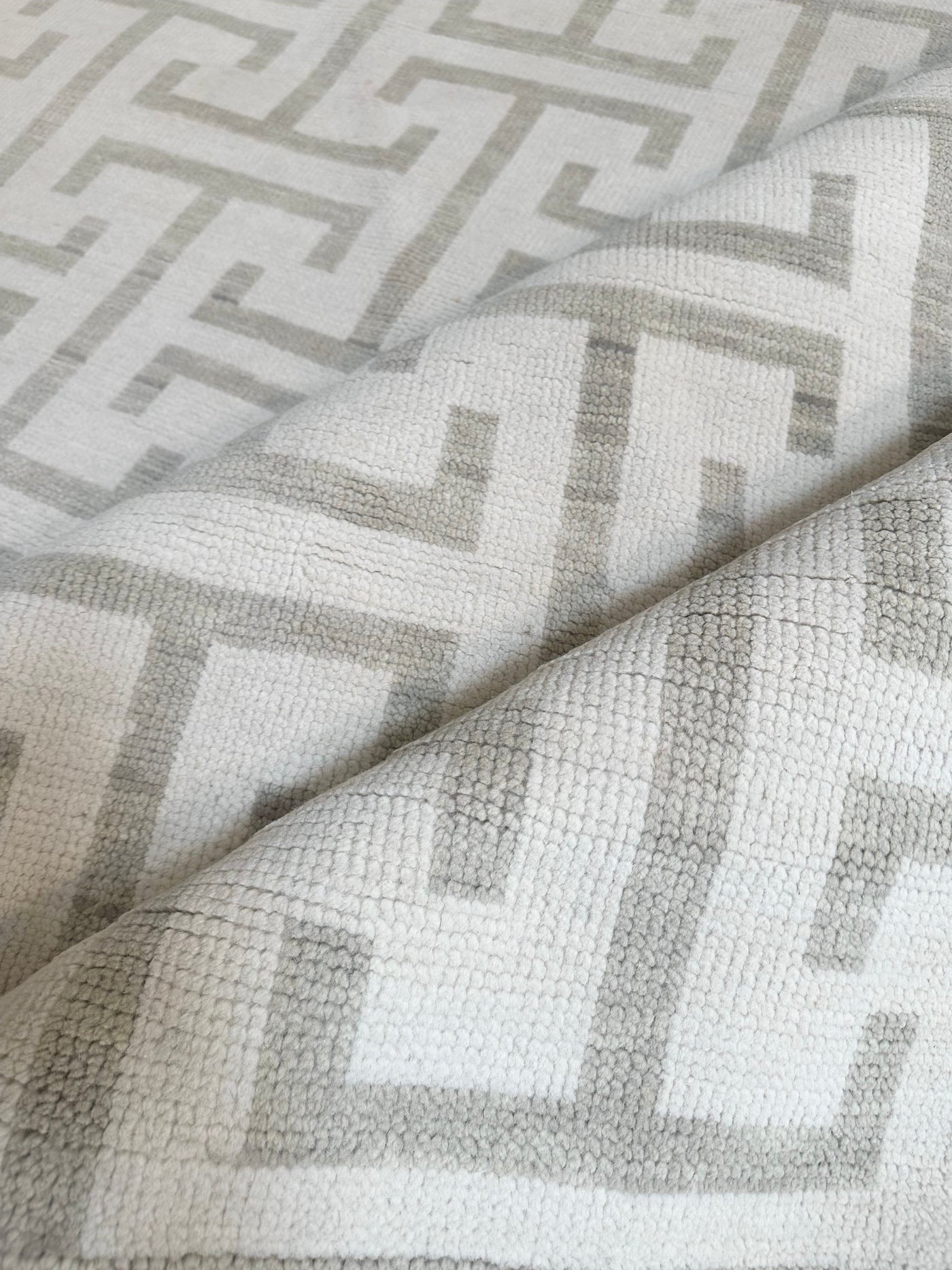 Hand-Knotted Oushak Rug | Premium Turkish Wool Area Rug – Timeless Vintage Design