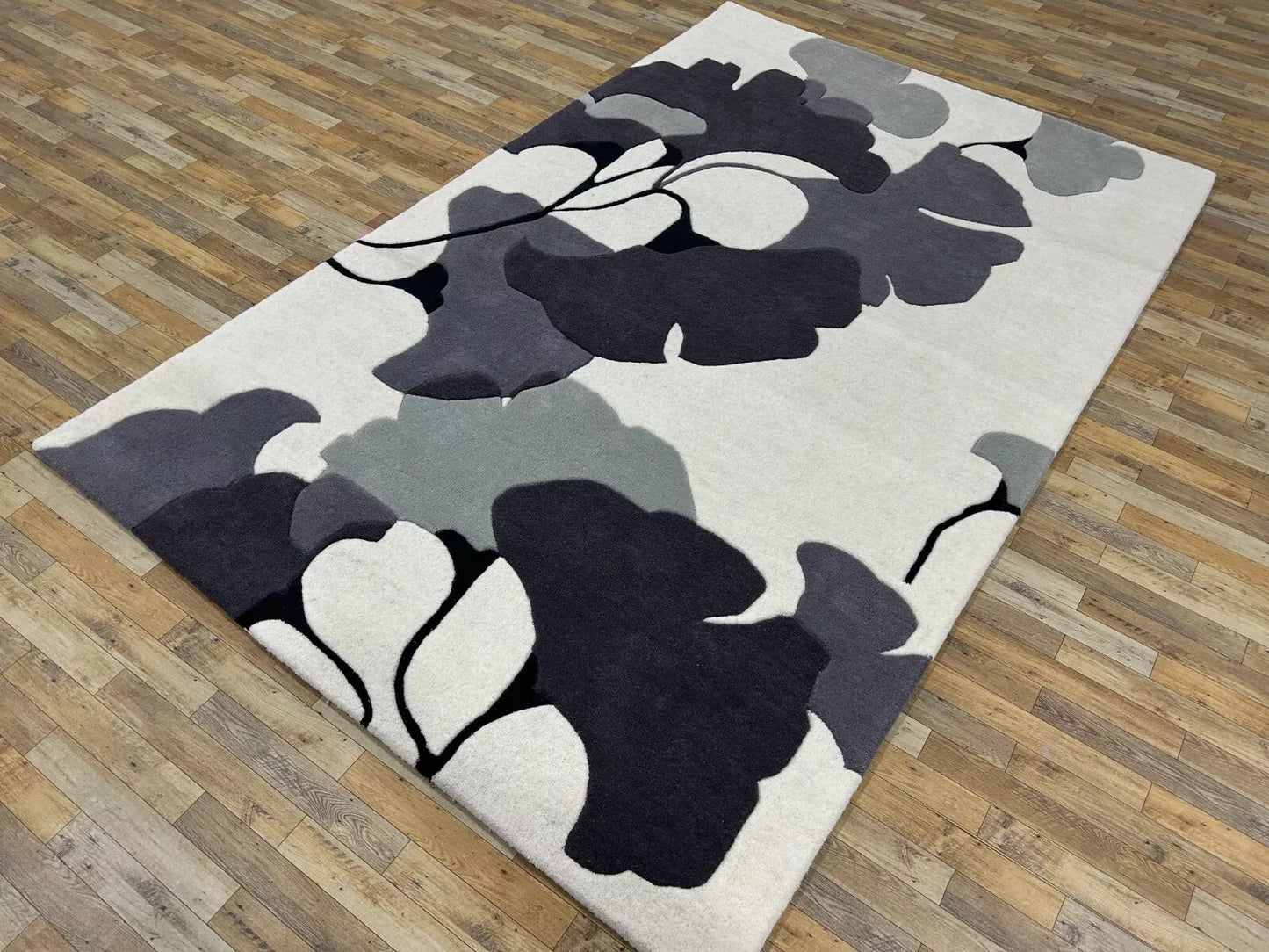 Modern Hand-Tufted Wool Rug – Abstract Floral Design in Grey & Black on Ivory | Soft Living Room Carpet for Home Decor