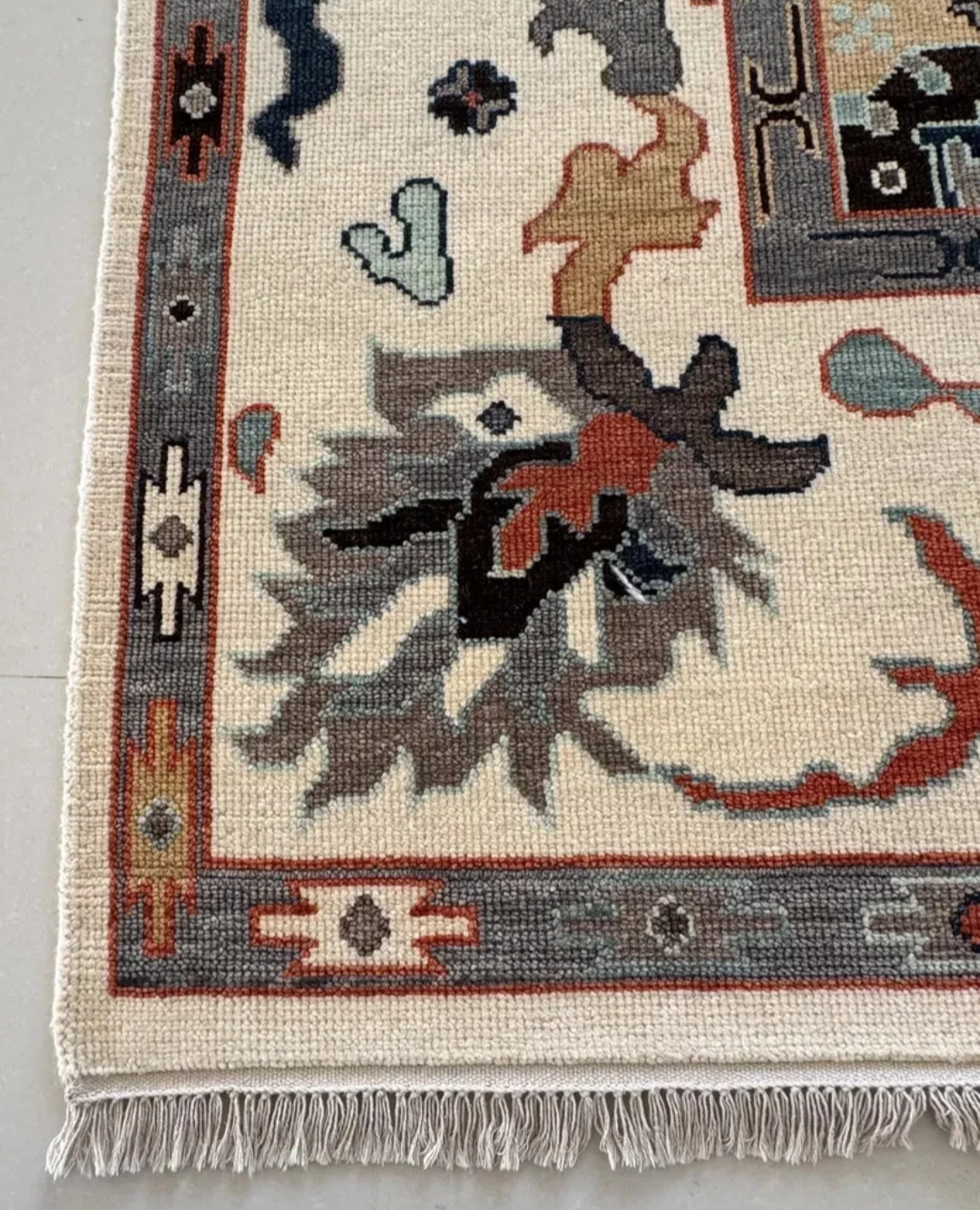 Ivory Oushak Area Rug – Hand Knotted Turkish Wool Carpet for Living Room Décor