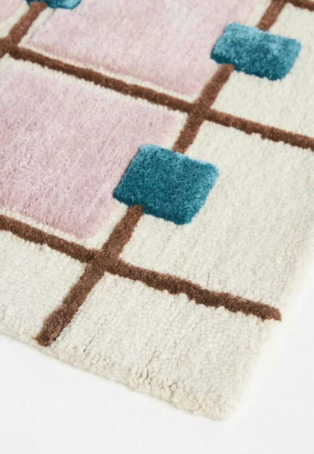 Luxury Hand Tufted Area Rug – Modern Design, Soft & Durable for Living Rooms
