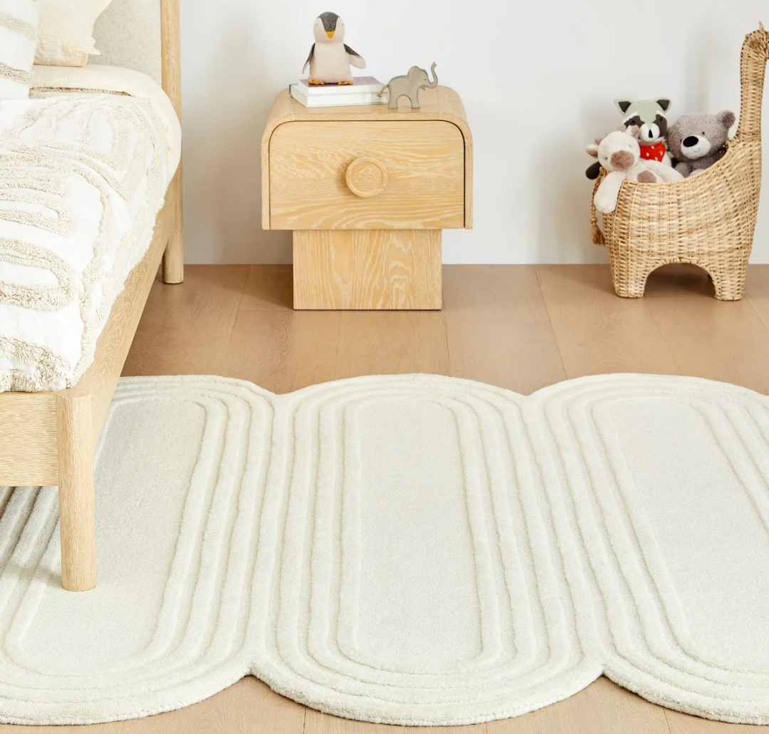 Modern Irregular Cream Scalloped Edge Rug – Soft Textured Area Rug for Living Room, Bedroom & Home Decor