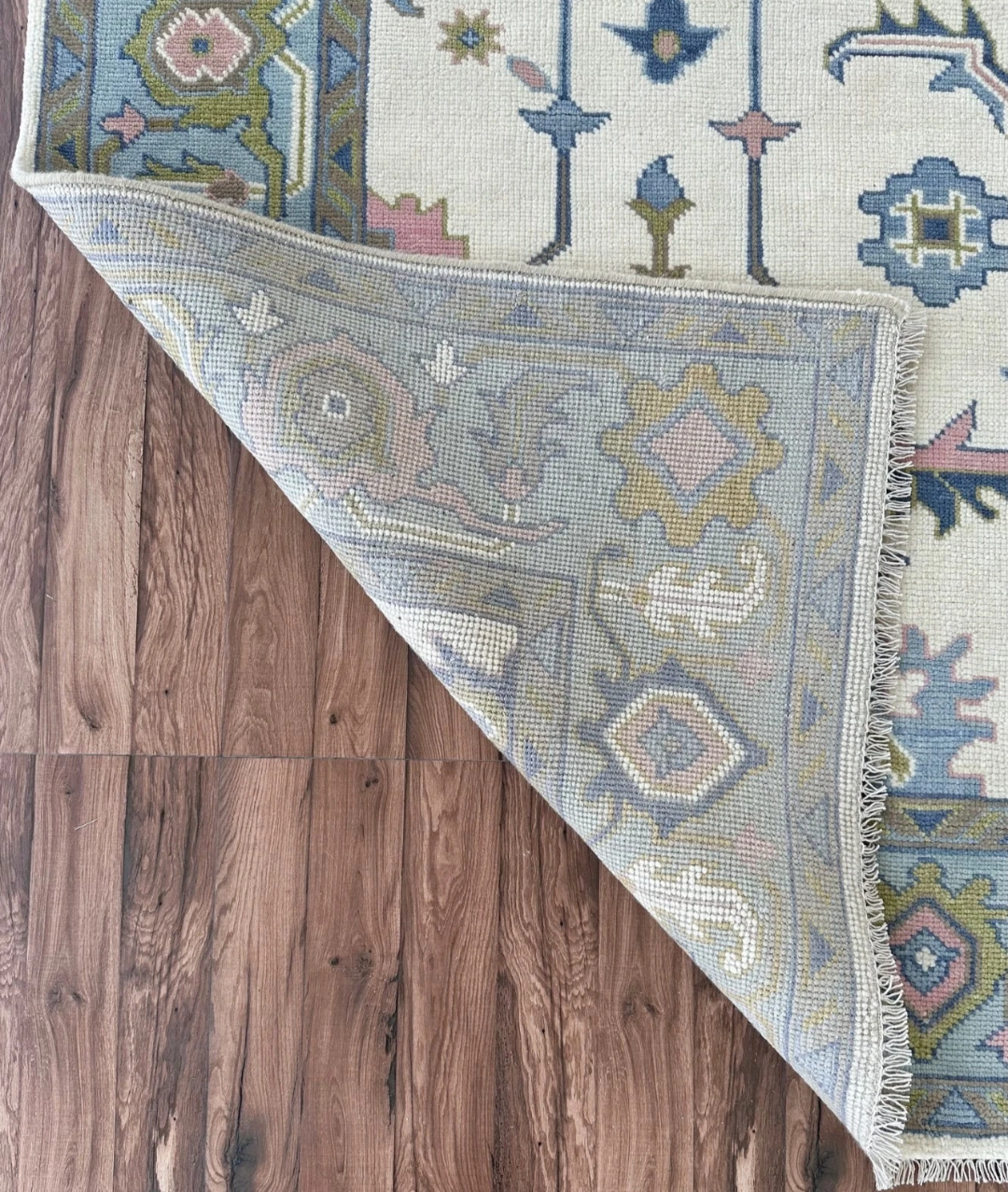 Hand Knotted Oushak Rug – Ivory Turkish Wool Area Rug with Soft Pastel Motifs