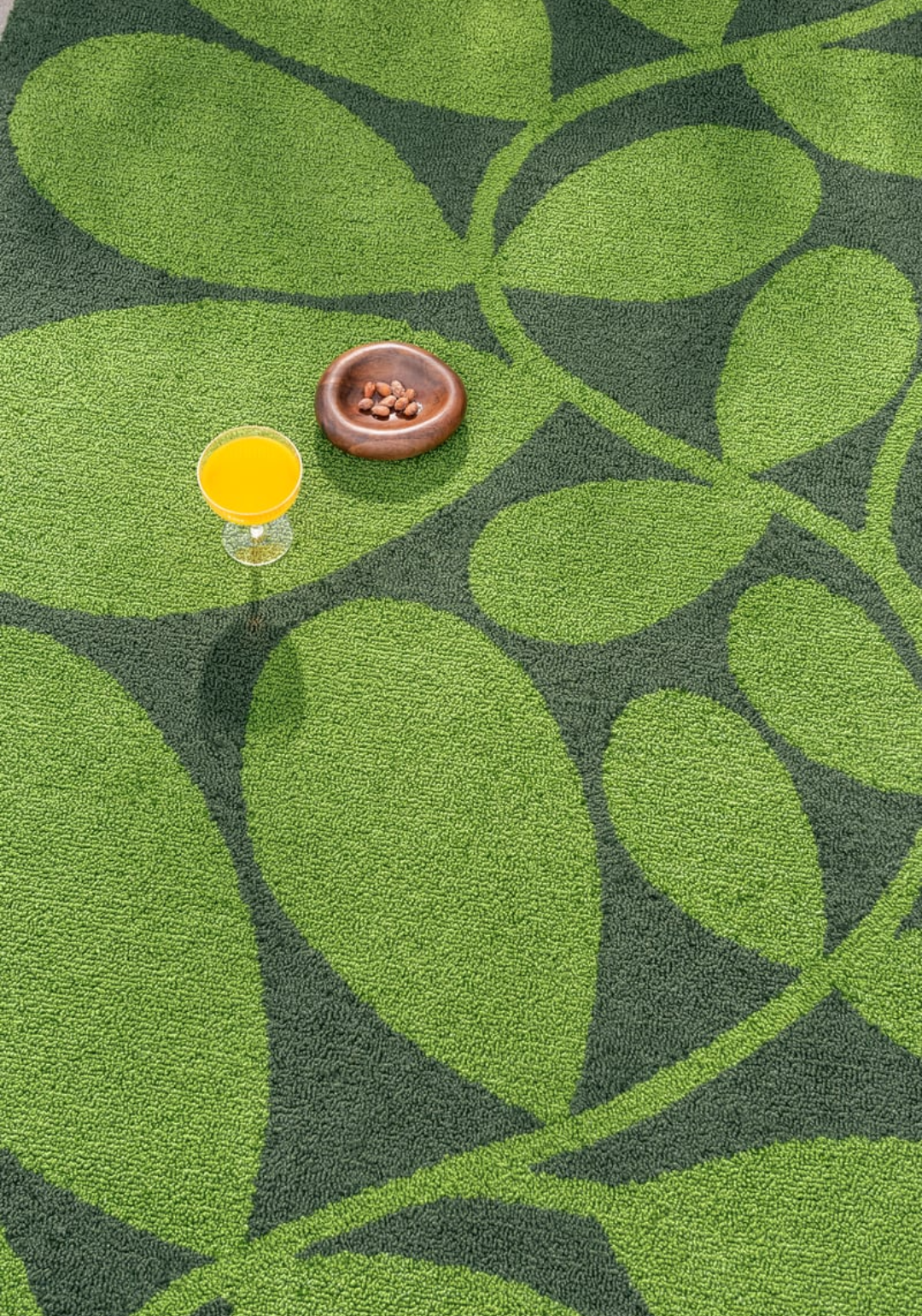 Modern Green Leaf Pattern Area Rug – Nature-Inspired Botanical Design for Living Room, Bedroom & Office Décor