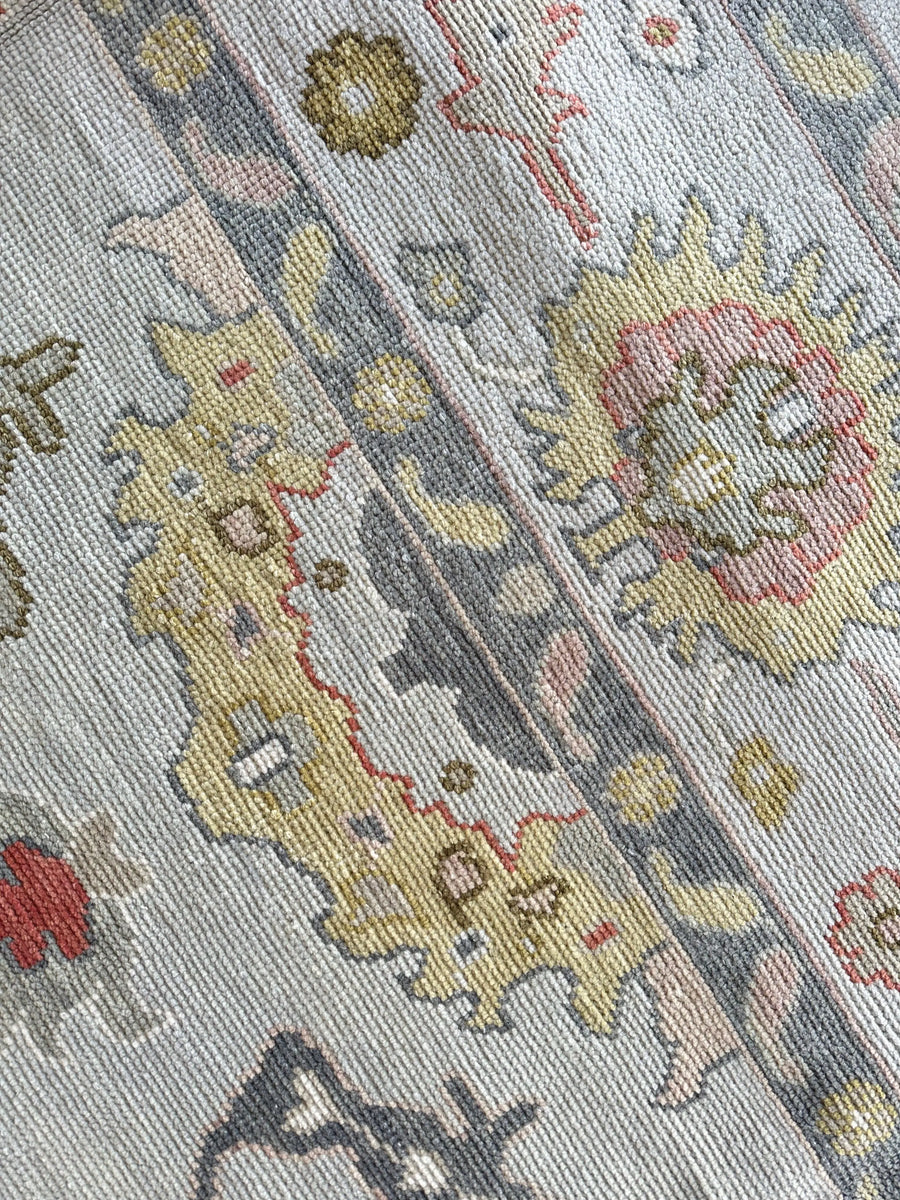 Hand Knotted Oushak Rug – Vintage Turkish Design, Soft Wool Luxury Area Carpet