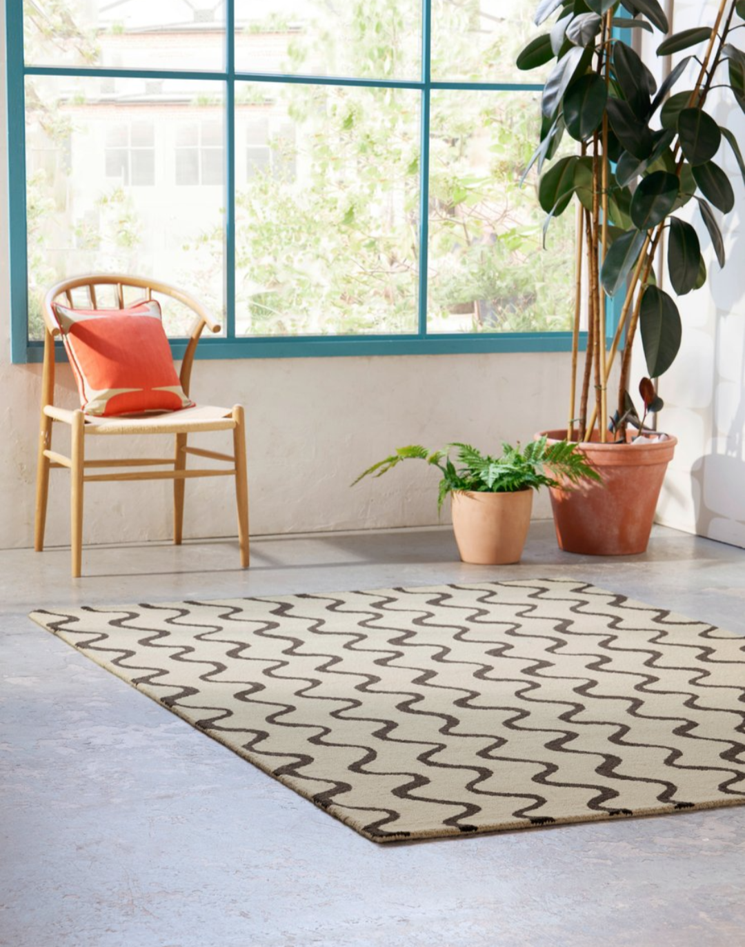 Black & Ivory Wavy Line Area Rug – Modern Geometric Handcrafted Carpet for Living Room, Bedroom & Office Décor