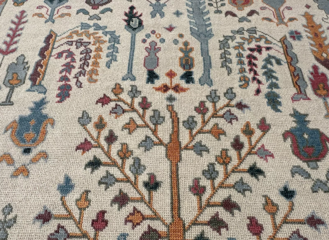 Hand-Knotted Oushak Rug: Exquisite Tree of Life Design on Cream Background - Authentic Indian Craftsmanship