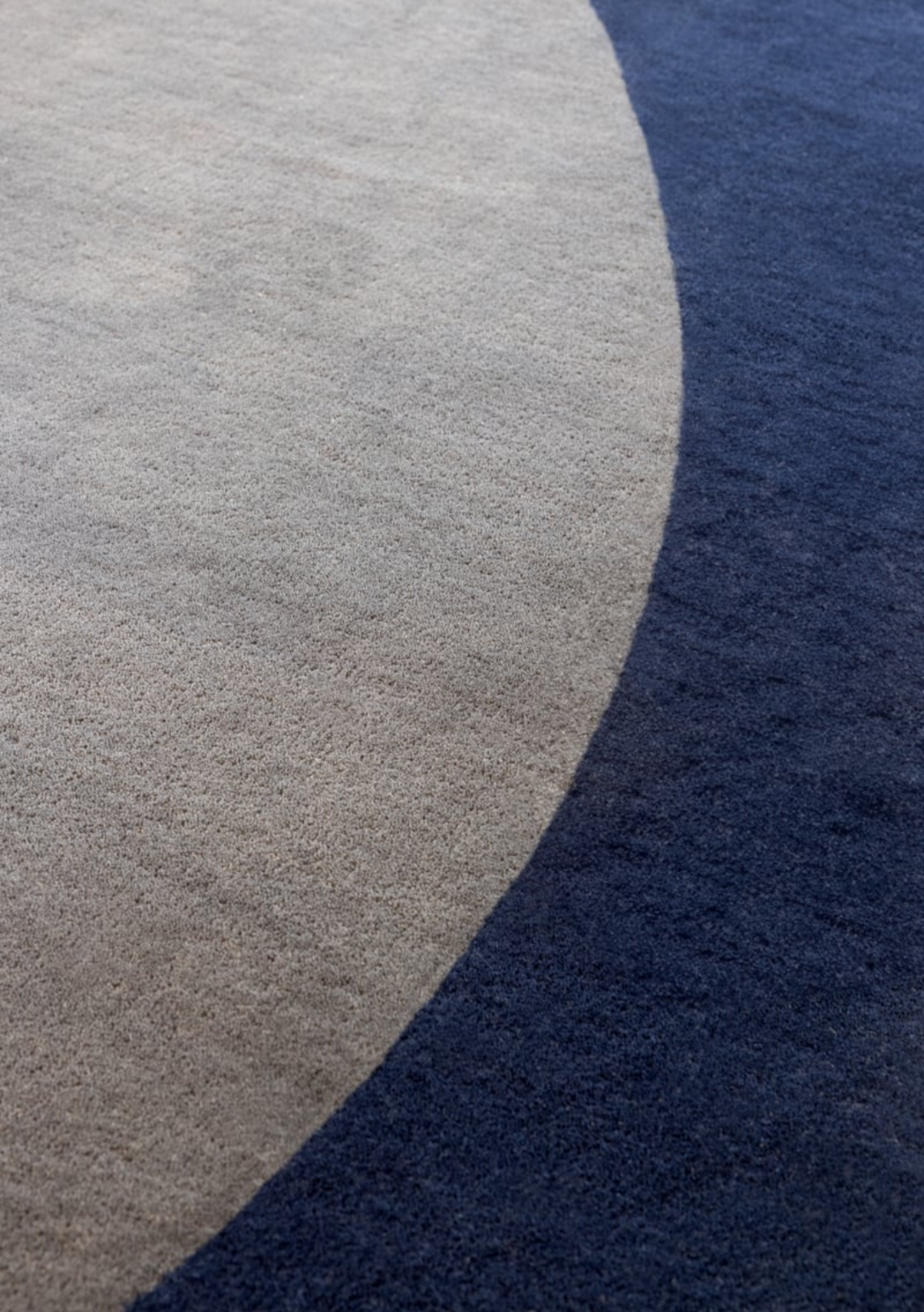 Contemporary Organic Shape Area Rug – Overlapping Navy, Gray & Beige Abstract Design for Modern Living Room & Bedroom Décor