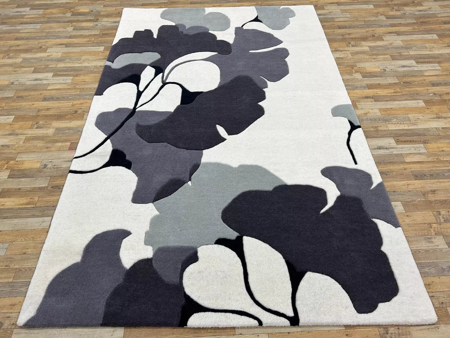 Modern Hand-Tufted Wool Rug – Abstract Floral Design in Grey & Black on Ivory | Soft Living Room Carpet for Home Decor