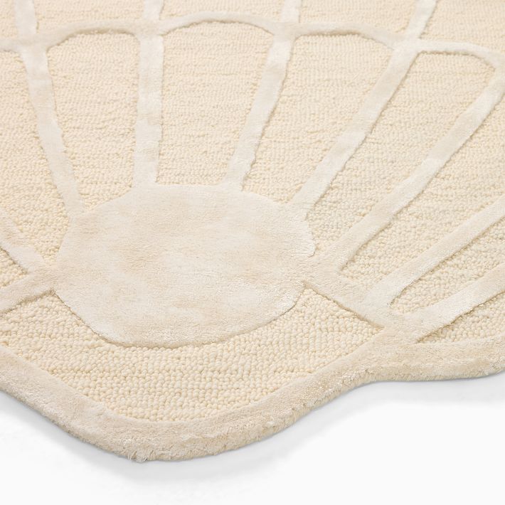 Seashell Shaped Hand-Tufted Rug | Coastal Beach House Accent Carpet | Nautical Ocean Inspired Area Rug for Living Room, Nursery