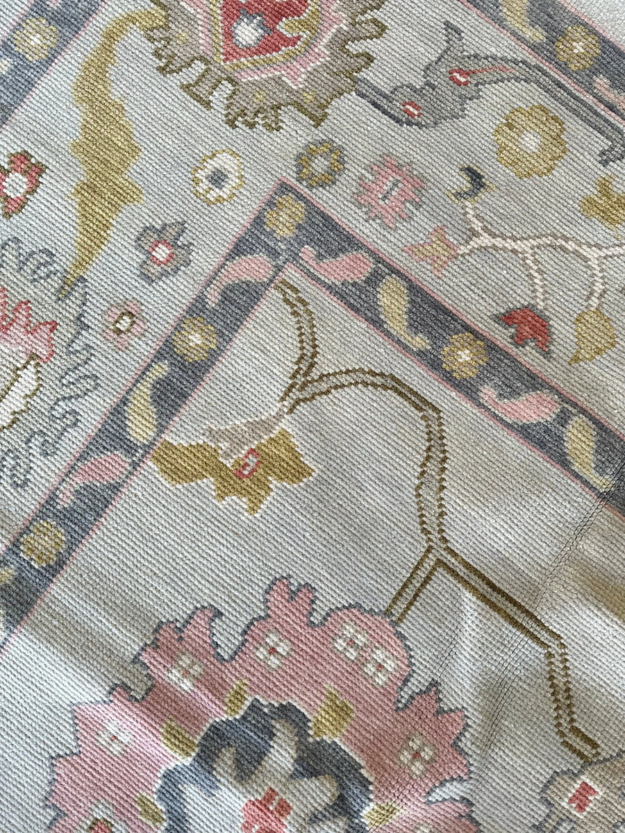 Hand Knotted Oushak Rug – Vintage Turkish Design, Soft Wool Luxury Area Carpet