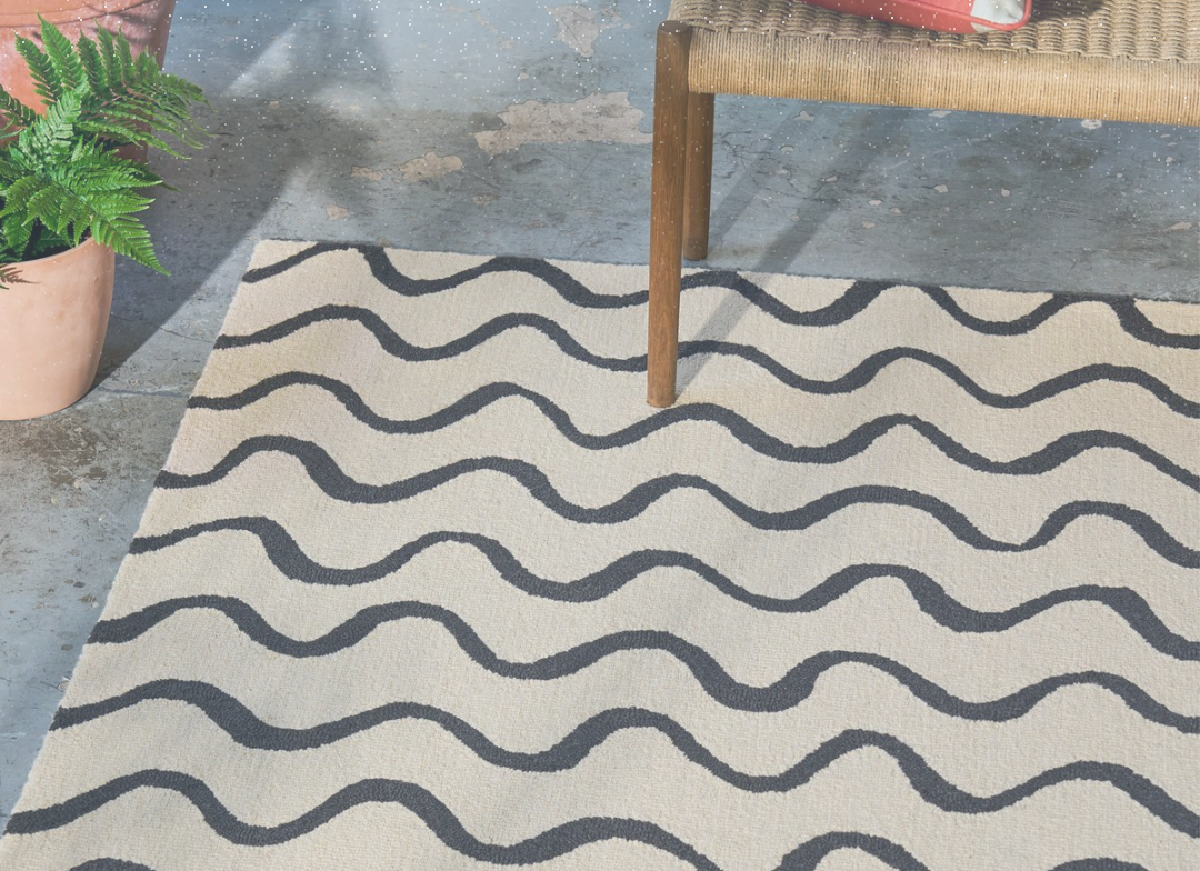 Black & Ivory Wavy Line Area Rug – Modern Geometric Handcrafted Carpet for Living Room, Bedroom & Office Décor