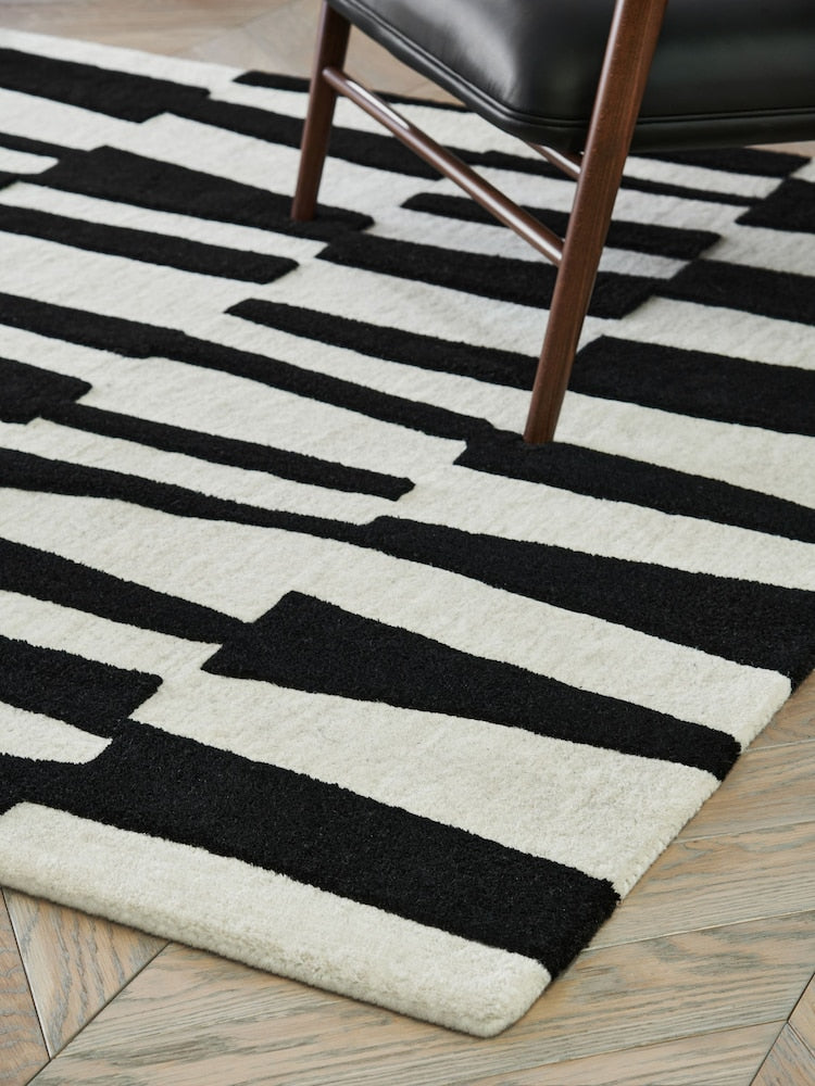 Modern Black and White Abstract Area Rug – Hand-Tufted Wool Carpet with Bold Geometric Pattern for Living Room, Bedroom & Office Decor