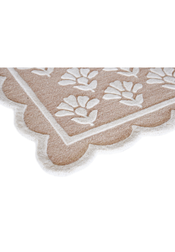 Handmade Scalloped Floral Wool Rug – Soft Beige & White Textured Carpet for Living Room, Bedroom & Nursery Decor