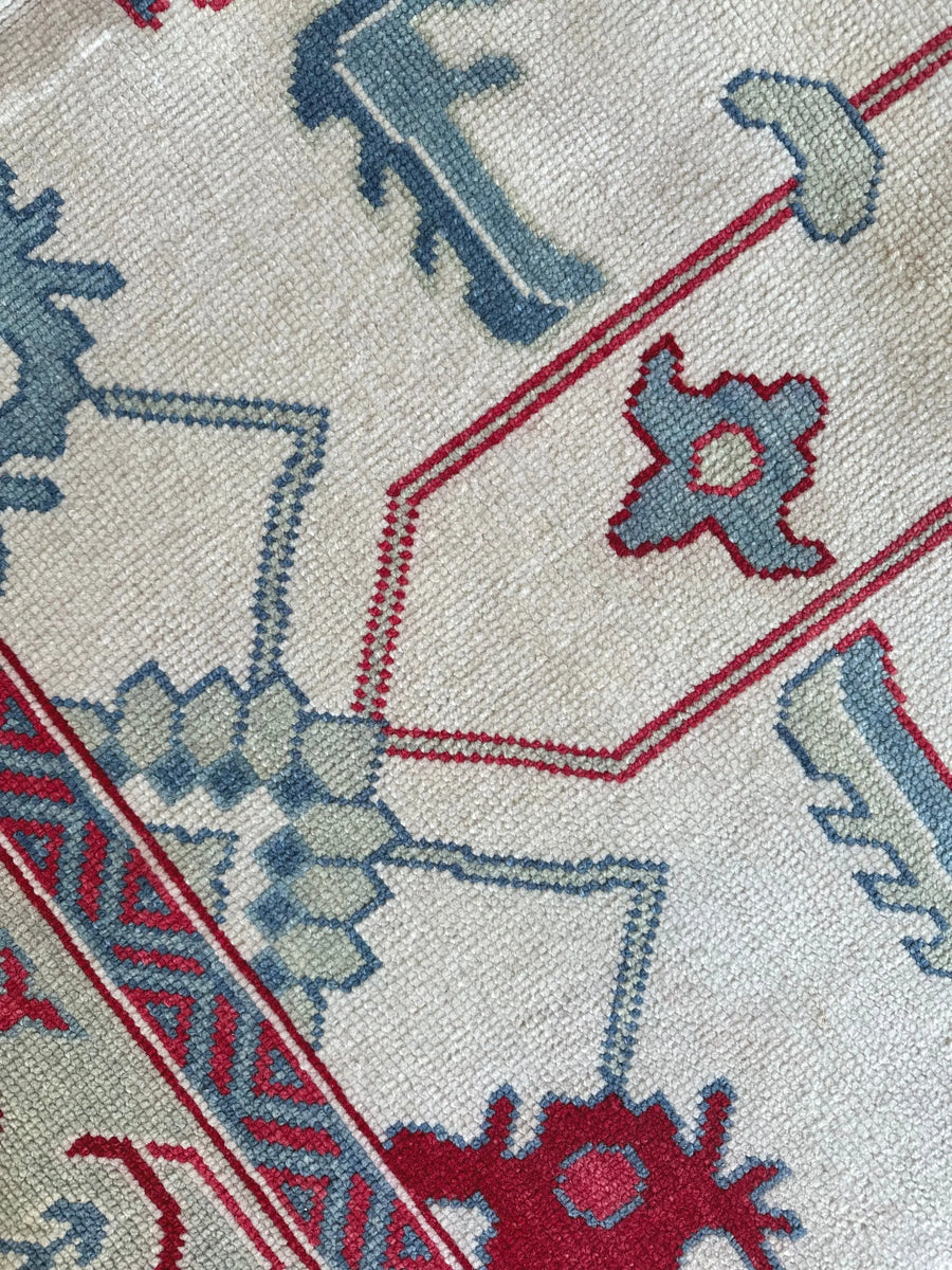 Luxury Hand-Knotted Oushak Rug – Vintage Turkish Design, Soft Wool, Artisan-Made Area Carpet