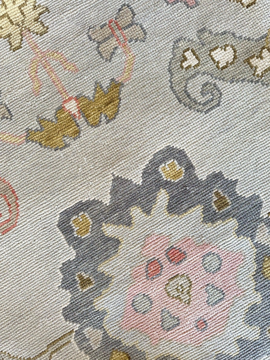 Hand Knotted Oushak Rug – Vintage Turkish Design, Soft Wool Luxury Area Carpet