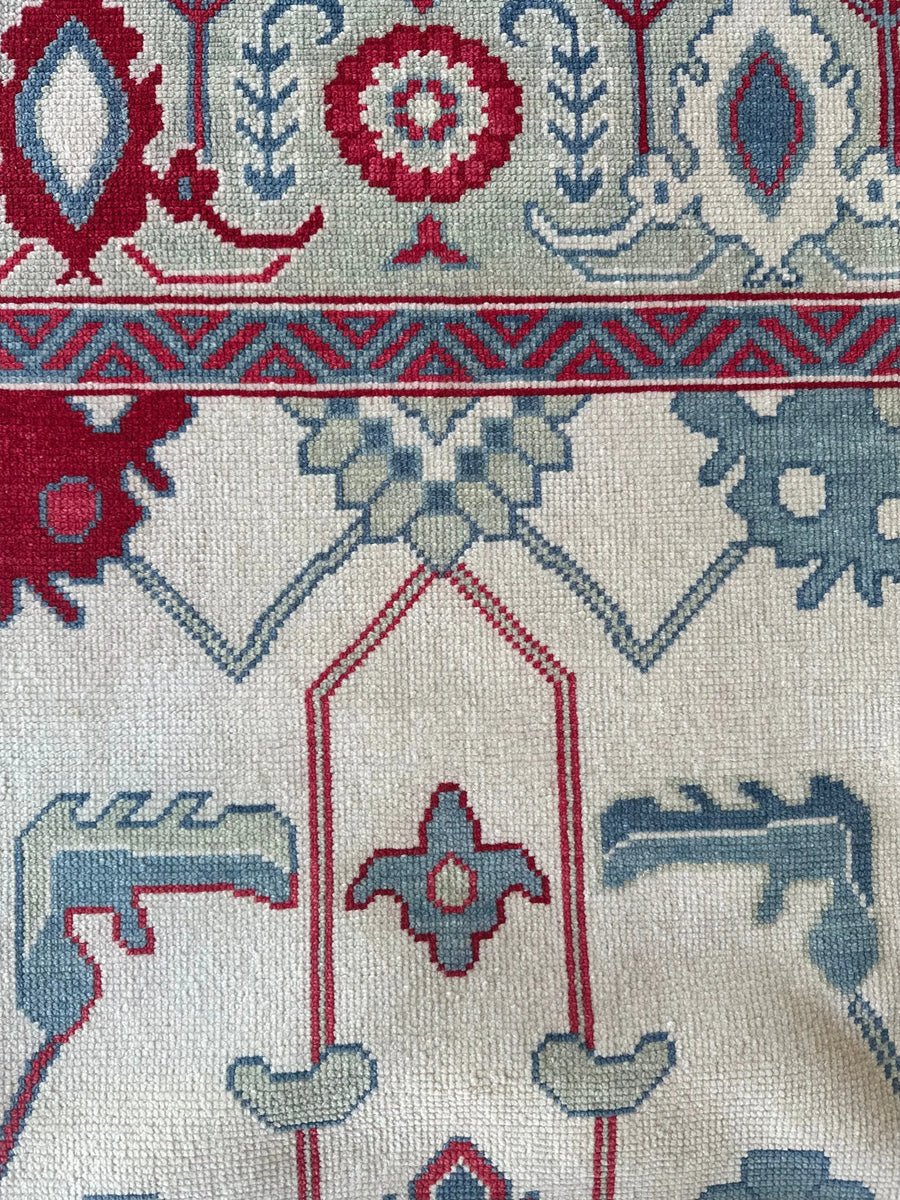 Luxury Hand-Knotted Oushak Rug – Vintage Turkish Design, Soft Wool, Artisan-Made Area Carpet