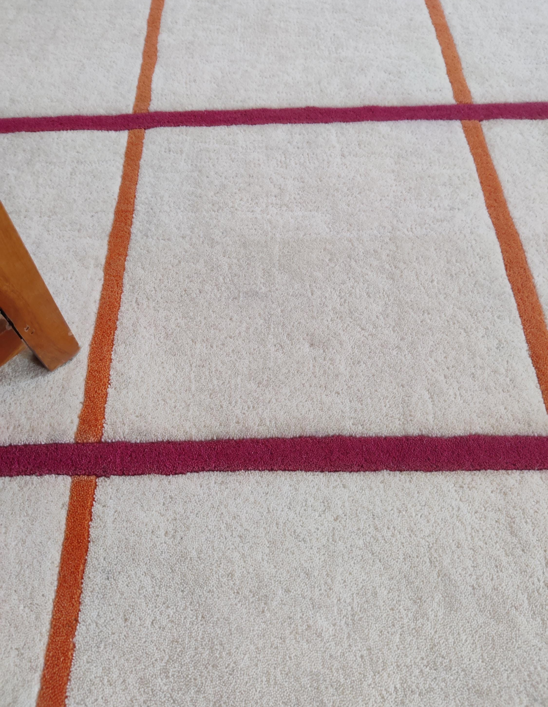 Handmade Grid Pattern Rug – Modern Tufted Area Carpet, Minimalist Cream Rug with Orange & Red Lines, Contemporary Geometric Home Decor