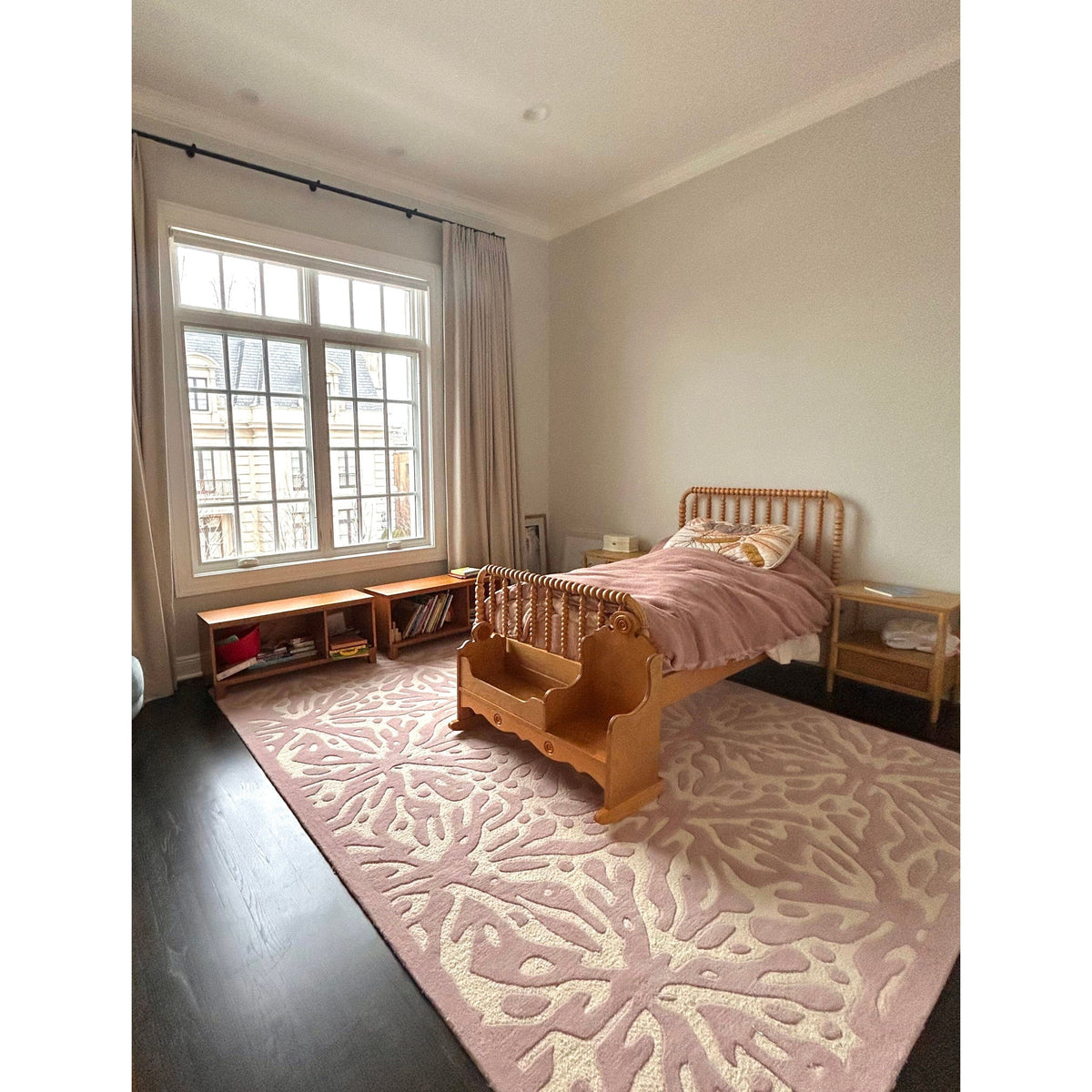 Elegant Hand-Tufted Pink & White Wool Rug – Modern Floral Pattern Carpet for Living Room, Bedroom & Home Décor