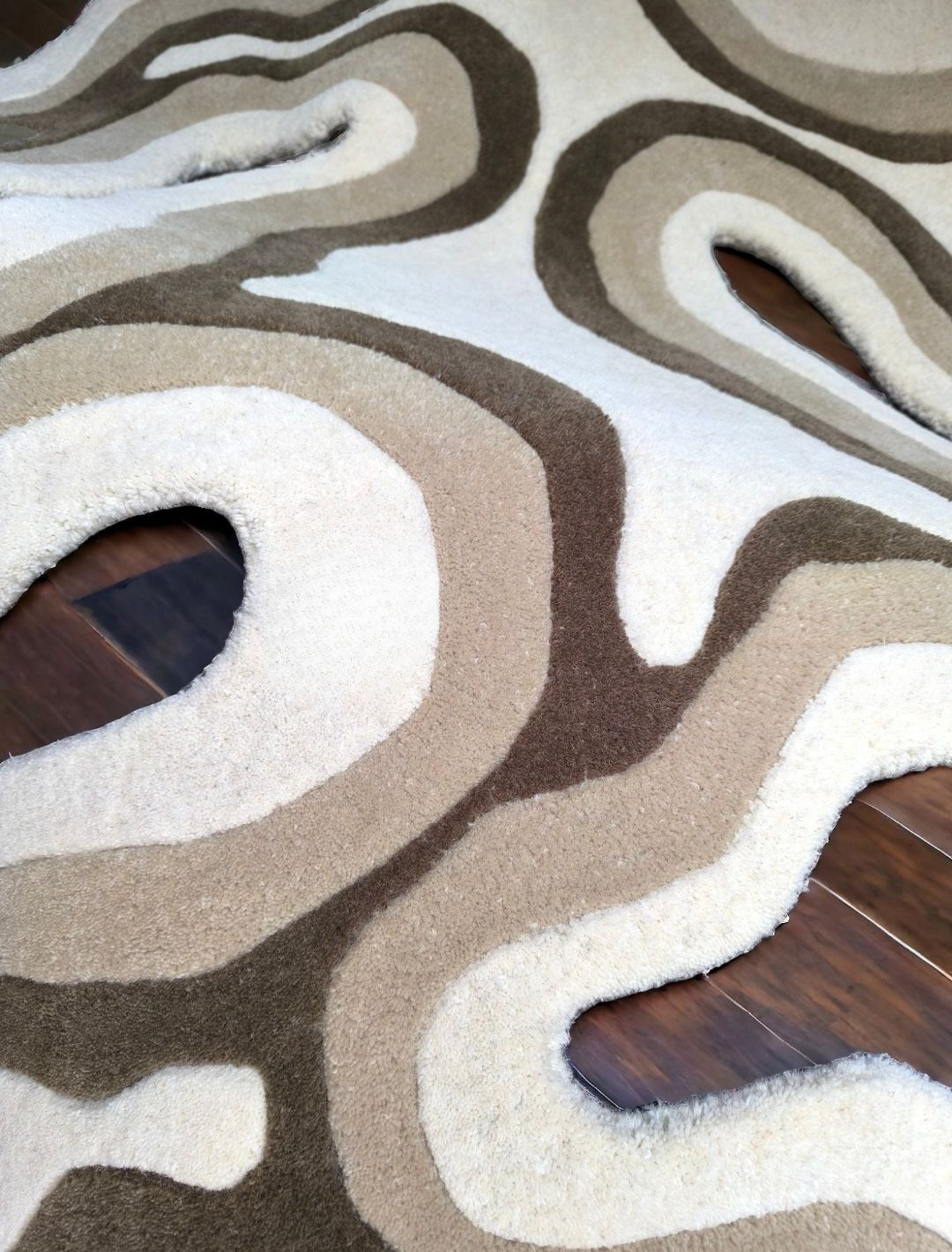 Abstract Irregular Tufted Rug | Modern Wavy Carpet | Handmade Neutral Earth Tone Mat