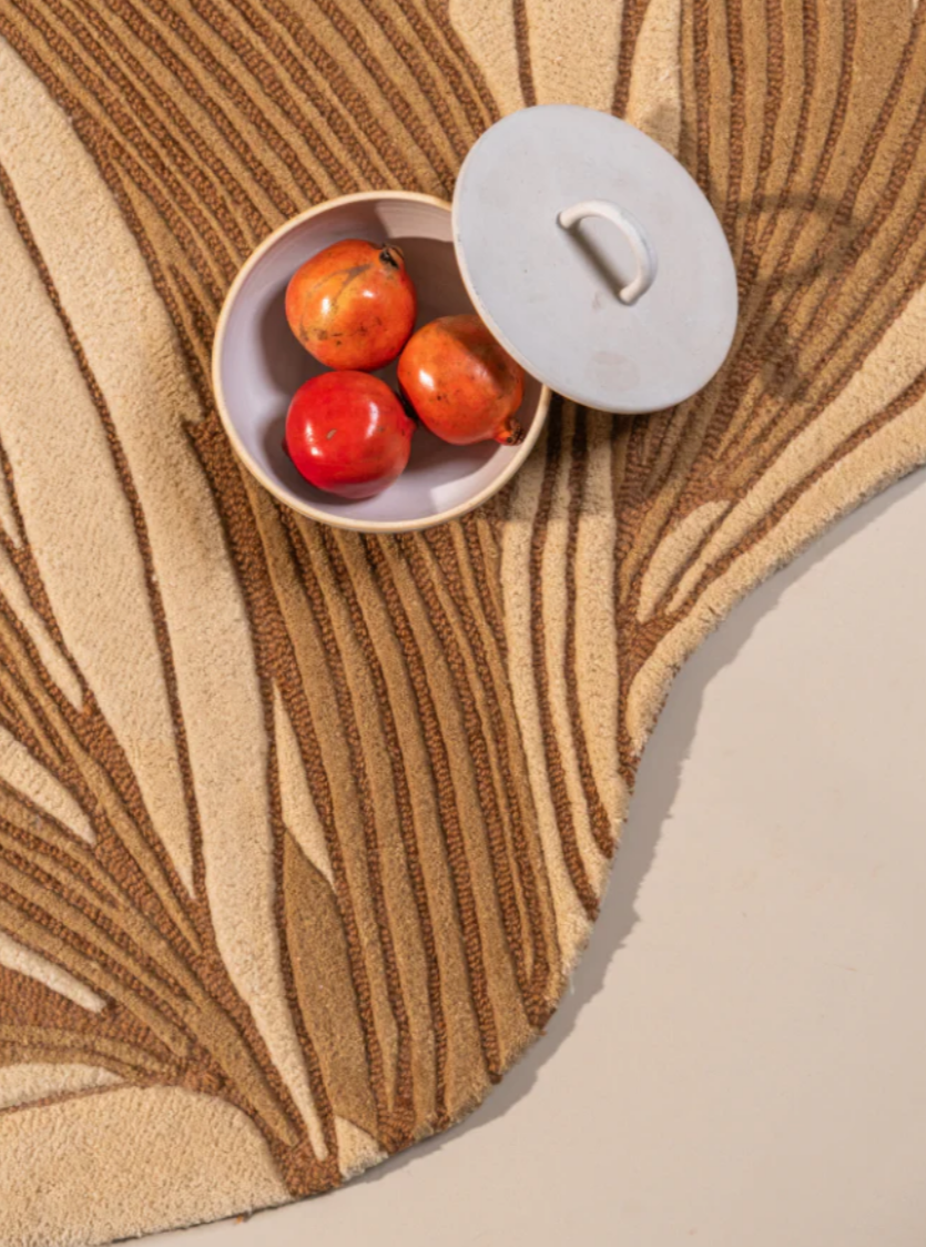 Leaf Shaped Hand Tufted Wool Rug – Modern Nature Inspired Carpet for Living Room, Bedroom & Home Décor