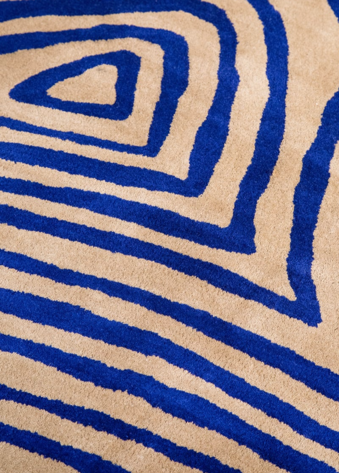 Modern Blue & Beige Abstract Wave Pattern Area Rug – Bold Hand-Tufted Wool Carpet for Living Room, Bedroom & Office Decor