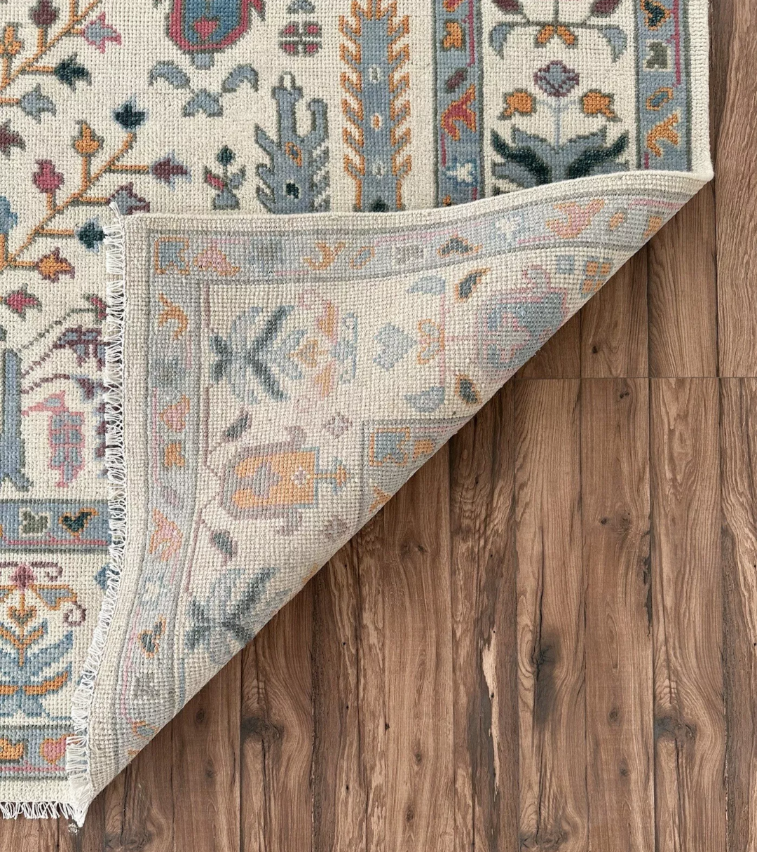 Hand-Knotted Oushak Rug: Exquisite Tree of Life Design on Cream Background - Authentic Indian Craftsmanship